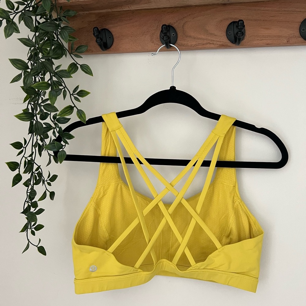 Lululemon Free to Be Serena Bra